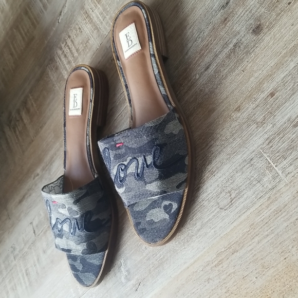Ellen DeGeneres "Love" Camo Slides/Sandals 7.5 NWT - Picture 3 of 6